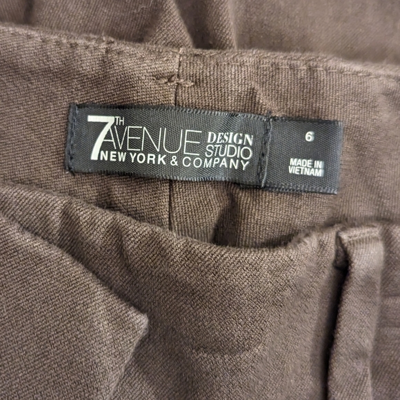 🗽7th Avenue Design Studio N.Y. & Company- Brown 95% Cotton, 5% Spandex Pants - Picture 3 of 8